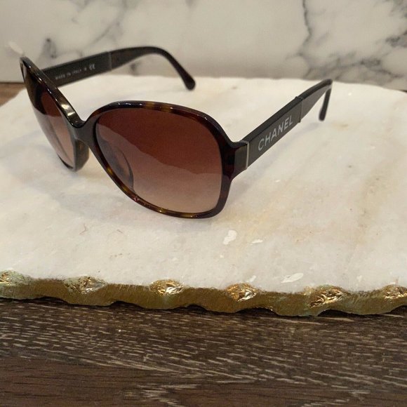 CHANEL Brown Tortoise Round Frame Sunglasses - Picture 2 of 11